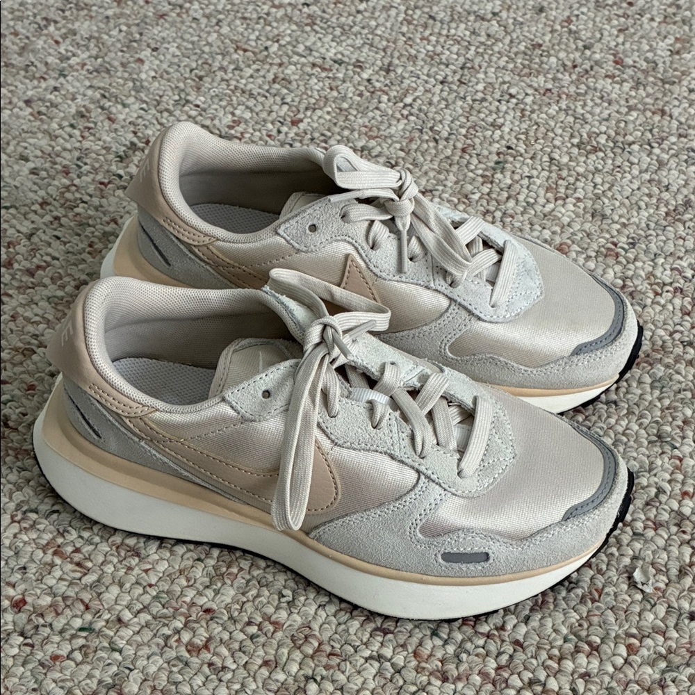 Nike Women's Beige and Gray Sneakers